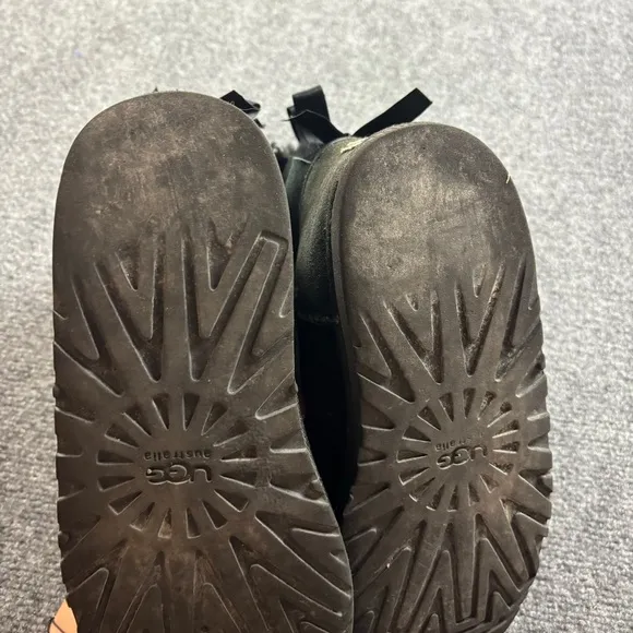 UGG Women’s Black Bailey Bow II Boots size: 6