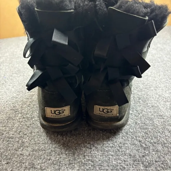 UGG Women’s Black Bailey Bow II Boots size: 6