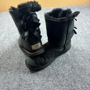 UGG Women’s Black Bailey Bow II Boots size: 6