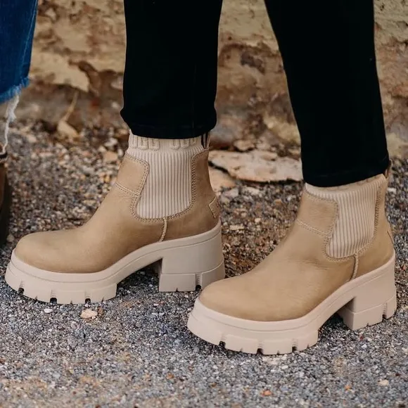 UGG Women's Brooklyn Chelsea Style Pull On Chunky Sole Boots