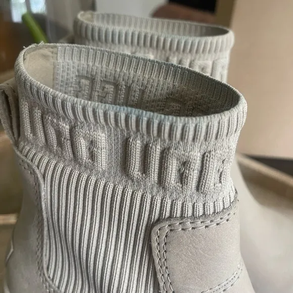 UGG Women's Brooklyn Chelsea Style Pull On Chunky Sole Boots