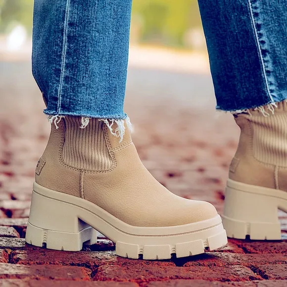 UGG Women's Brooklyn Chelsea Style Pull On Chunky Sole Boots