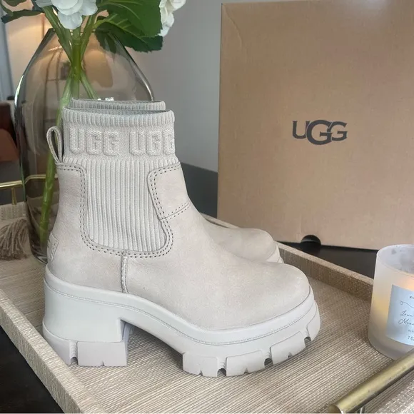 UGG Women's Brooklyn Chelsea Style Pull On Chunky Sole Boots