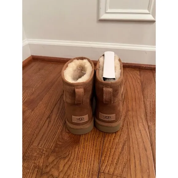 UGG Womens Classic Mini II Sheepskin Suede Boots Chestnut Brown‎ Size 8