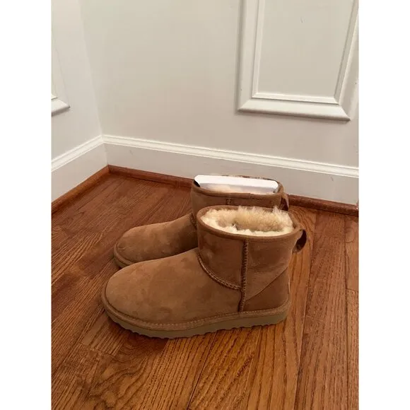 UGG Womens Classic Mini II Sheepskin Suede Boots Chestnut Brown‎ Size 8