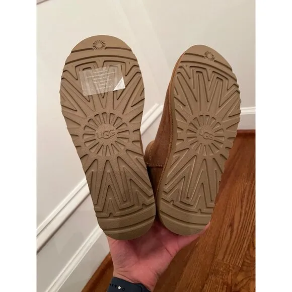 UGG Womens Classic Mini II Sheepskin Suede Boots Chestnut Brown‎ Size 8