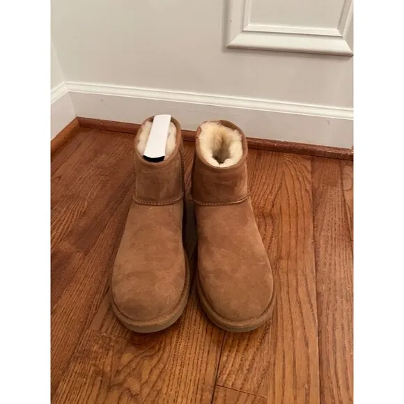 UGG Womens Classic Mini II Sheepskin Suede Boots Chestnut Brown‎ Size 8