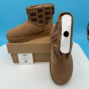 UGG Women's Classic Mini II‎ Ugg Graphic Print Sheepskin Boots, Size 7, Chestnut