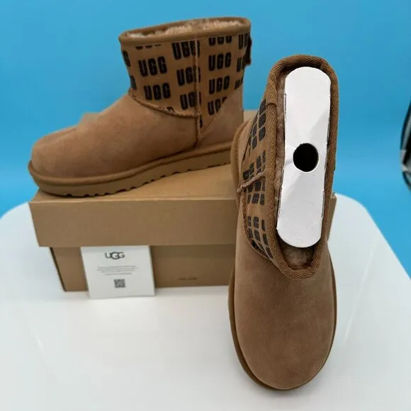 UGG Women's Classic Mini II‎ Ugg Graphic Print Sheepskin Boots, Size 7, Chestnut