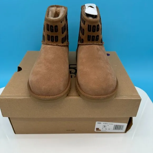 UGG Women's Classic Mini II‎ Ugg Graphic Print Sheepskin Boots, Size 7, Chestnut