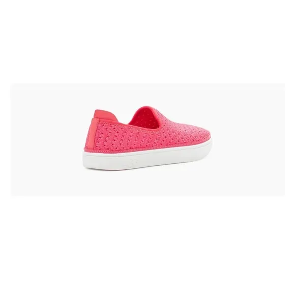 UGG Women’s /Kids Caplan Slip On Knit Strawberry Sneakers Size K 4 W 6 NWT