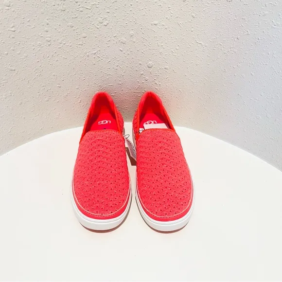 UGG Women’s /Kids Caplan Slip On Knit Strawberry Sneakers Size K 4 W 6 NWT
