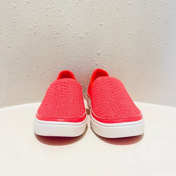 UGG Women’s /Kids Caplan Slip On Knit Strawberry Sneakers Size K 4 W 6 NWT