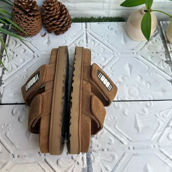 UGGWomen's Greer Platform Slide Sandals Chestnut size 9.5 gently used