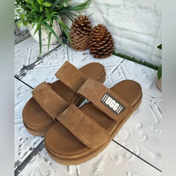 UGGWomen's Greer Platform Slide Sandals Chestnut size 9.5 gently used