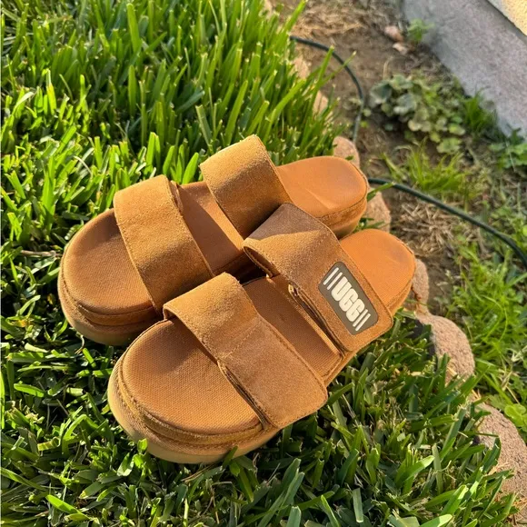 UGGWomen's Greer Platform Slide Sandals Chestnut size 9.5 gently used