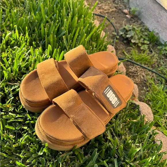 UGGWomen's Greer Platform Slide Sandals Chestnut size 9.5 gently used