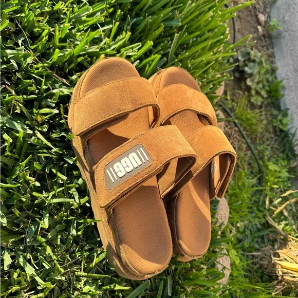 UGGWomen's Greer Platform Slide Sandals Chestnut size 9.5 gently used