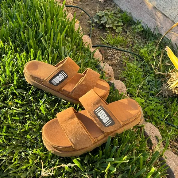 UGGWomen's Greer Platform Slide Sandals Chestnut size 9.5 gently used