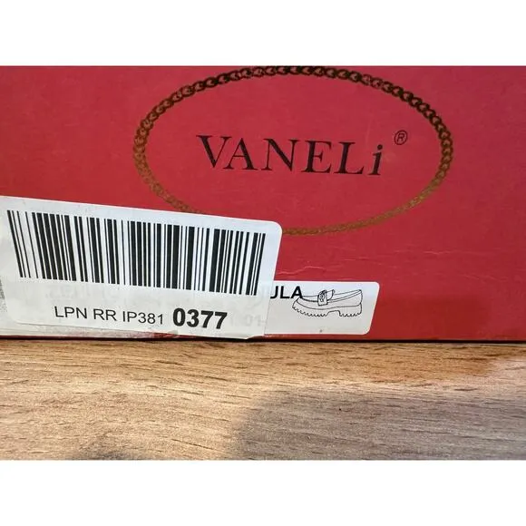Vaneli Womens Zefiro Black Leather Loafers Size 7.5 Narrow NIB Link Chain Accent