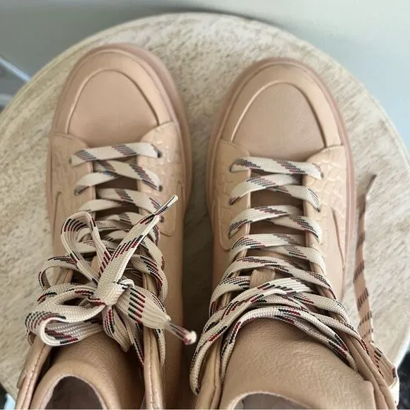 Vince Camuto Padded Insole Lug Lace Up Ankle Boots in Pink Sz 8.5 NWOB