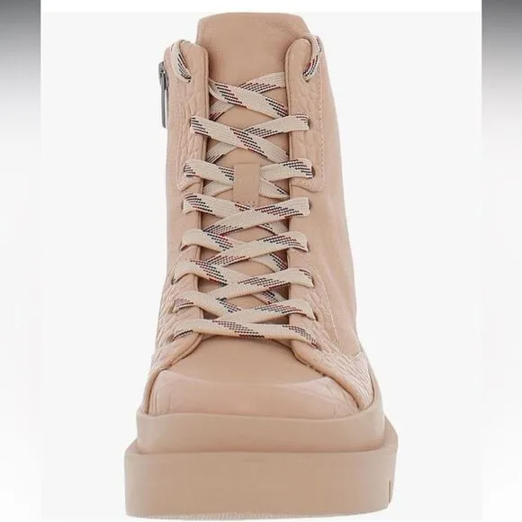 Vince Camuto Padded Insole Lug Lace Up Ankle Boots in Pink Sz 8.5 NWOB