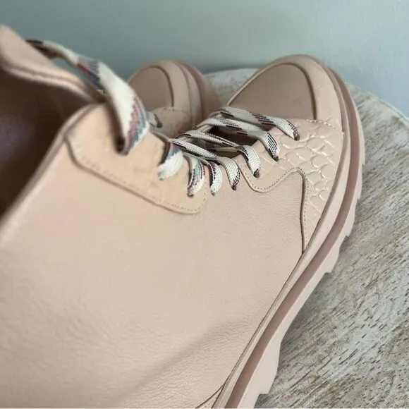 Vince Camuto Padded Insole Lug Lace Up Ankle Boots in Pink Sz 8.5 NWOB