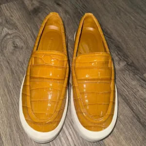 Vince. Mustard Croc-Embossed Loafers size 6.5