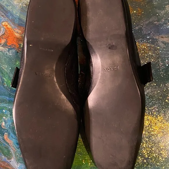 Vintage classic 90s Prada Black Leather Slip-On Loafers Elegance Size 9