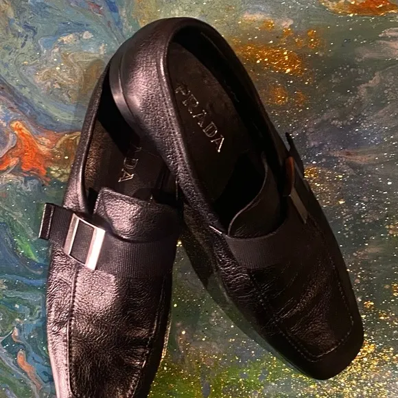 Vintage classic 90s Prada Black Leather Slip-On Loafers Elegance Size 9