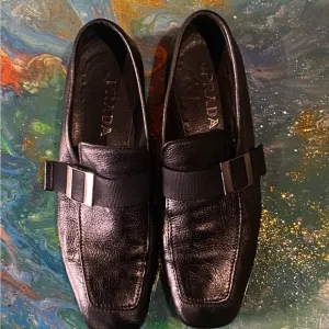Vintage classic 90s Prada Black Leather Slip-On Loafers Elegance Size 9
