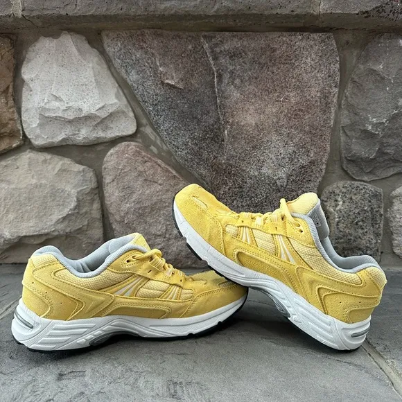 Vionic 23 Walk Comfort Lace Up Walking Sneakers Women's US Size 8 Yellow