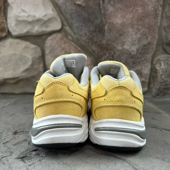 Vionic 23 Walk Comfort Lace Up Walking Sneakers Women's US Size 8 Yellow