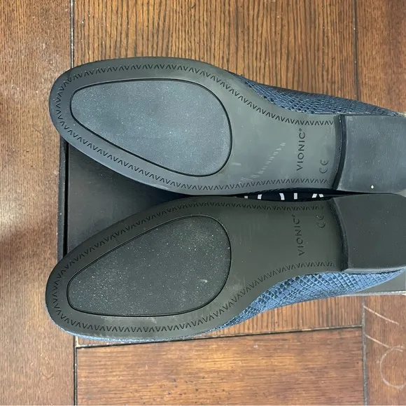 Vionic Blue Snakeskin Metallic Loafers NEW 7.5