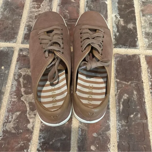 Vionic Brinley Womens size 8.5 Brown Suede Sneakers Lace Up Shoes Comfort Walk