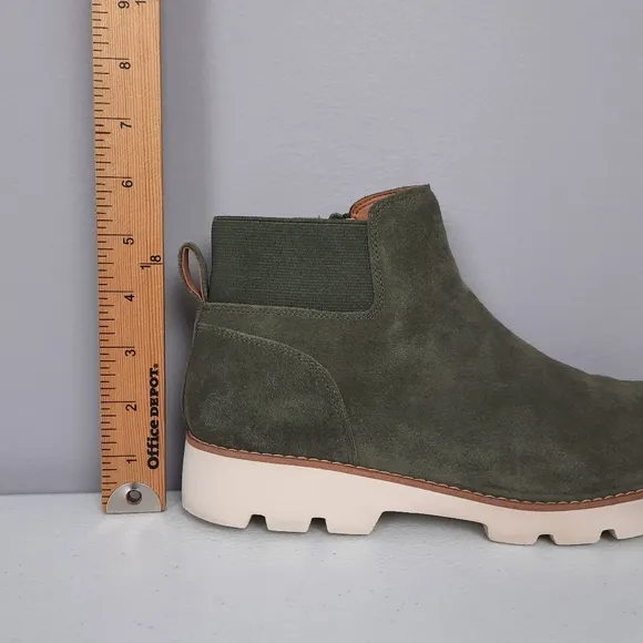 Vionic Brionie Olive Green Suede Leather Lugged Sole Ankle Boots size 8