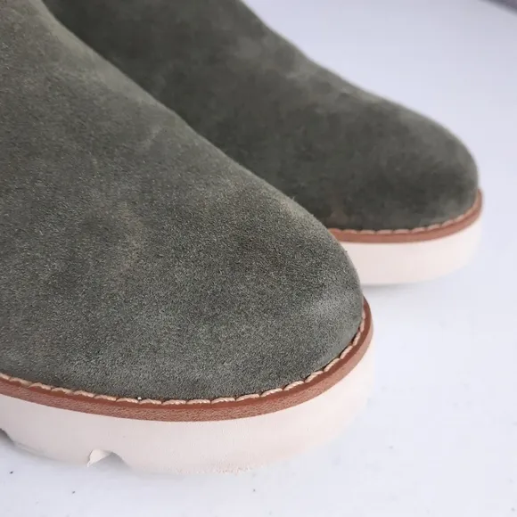 Vionic Brionie Olive Green Suede Leather Lugged Sole Ankle Boots size 8