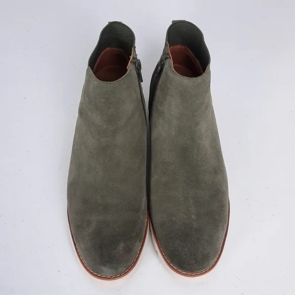 Vionic Brionie Olive Green Suede Leather Lugged Sole Ankle Boots size 8