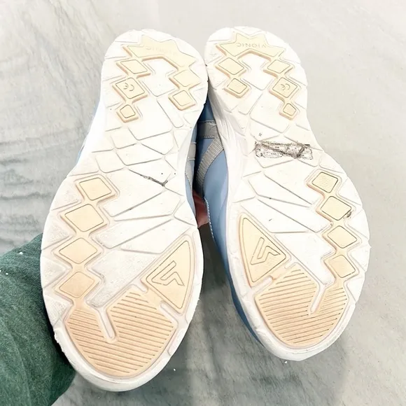 VIONIC Women Marena Sky Walking Sneaker Blue size 9 Bungee
