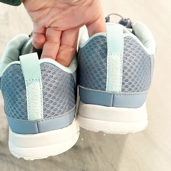 VIONIC Women Marena Sky Walking Sneaker Blue size 9 Bungee