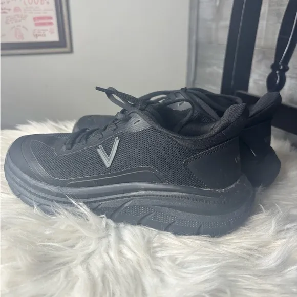 Vionic womens Walk Max Black walking athletic Sneakers size 8 all black