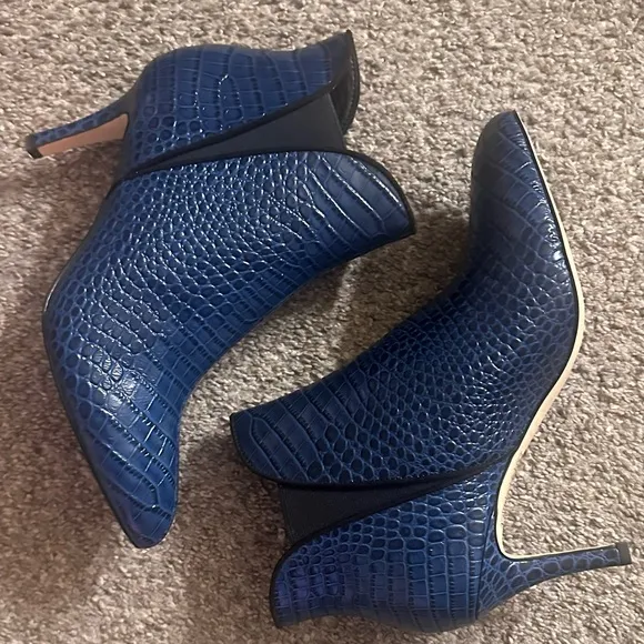 White House Black Market Leather Nia Blue Velvet Crocodile Booties