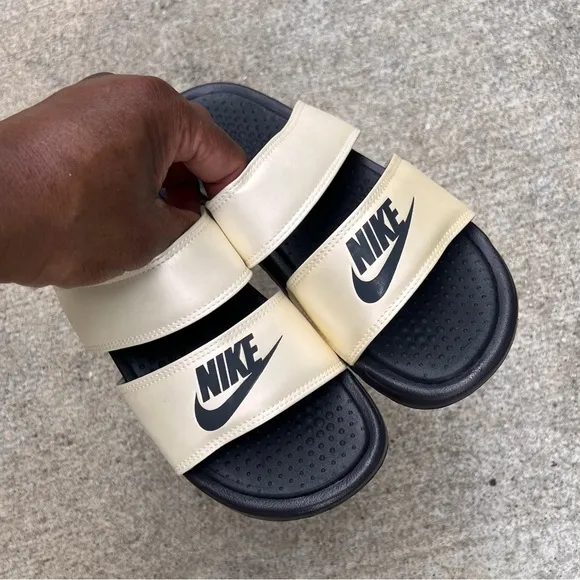WMNS BENASSI DUO ULTRA BLACK WHITES SLIDES