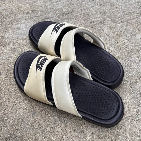 WMNS BENASSI DUO ULTRA BLACK WHITES SLIDES