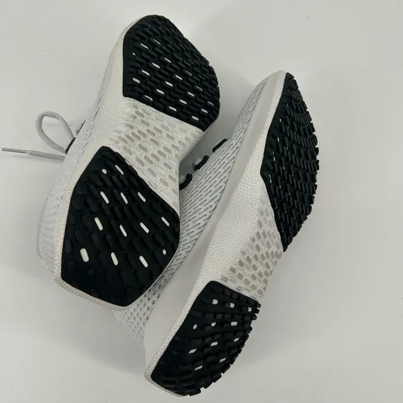 Women’s Allbirds Tree Dasher 2 White and Black Knit Lace-Up Sneakers TD2/W9