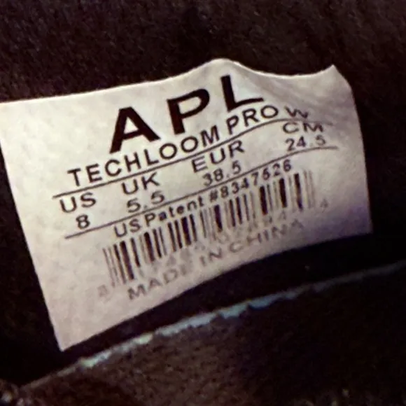 Women’s APL Techloom Pro Stretch knit sneakers- Size 8