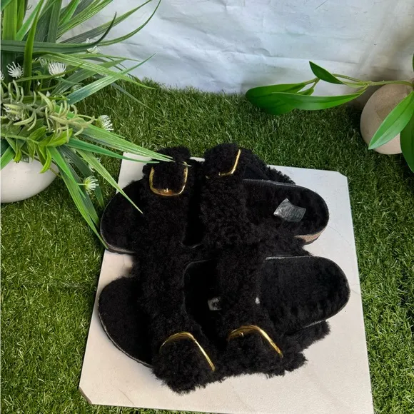 Women's Arizona Big Buckle Sandal Teddy Black size 39 US 8- 8.5 women