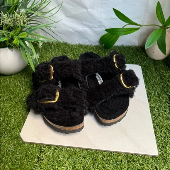 Women's Arizona Big Buckle Sandal Teddy Black size 39 US 8- 8.5 women