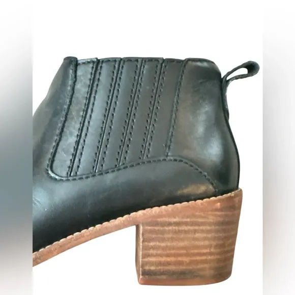 Women’s Black Leather Pointed Toe Stacked Heel Ankle Booties Madewell Size 7