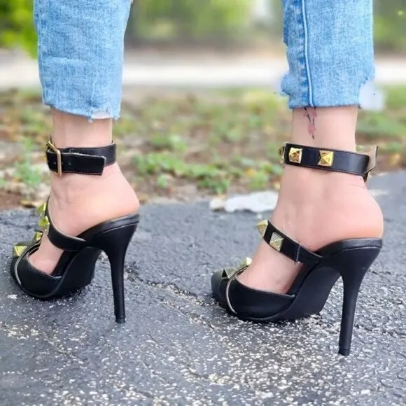 Women's Black Rockstud Ankle‎ Strap Pump